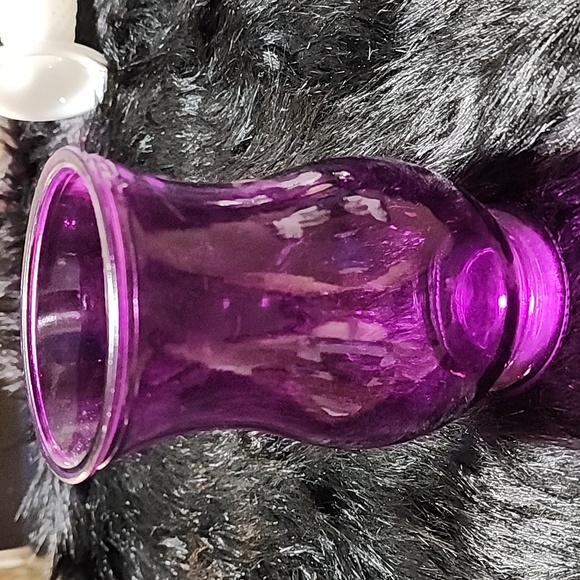 VINTAGE  PURPLE  GLASS VASE. - Picture 1 of 5